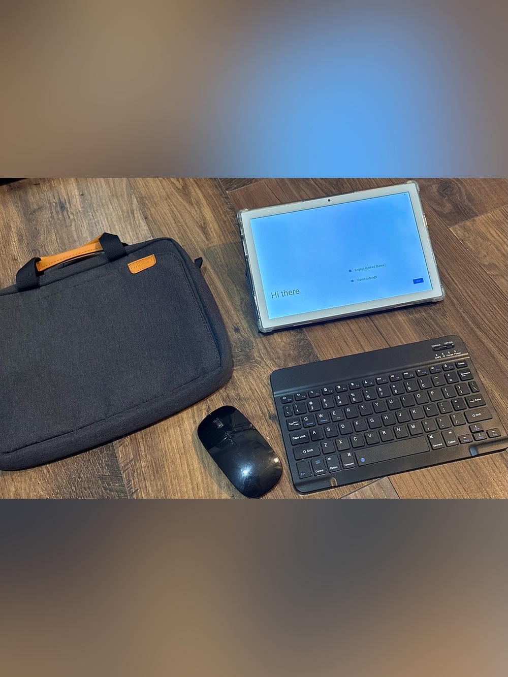 Tablet w/ Bluetooth Keyboard, Hard Case, Carrying Case, Mouse, & Stylus.